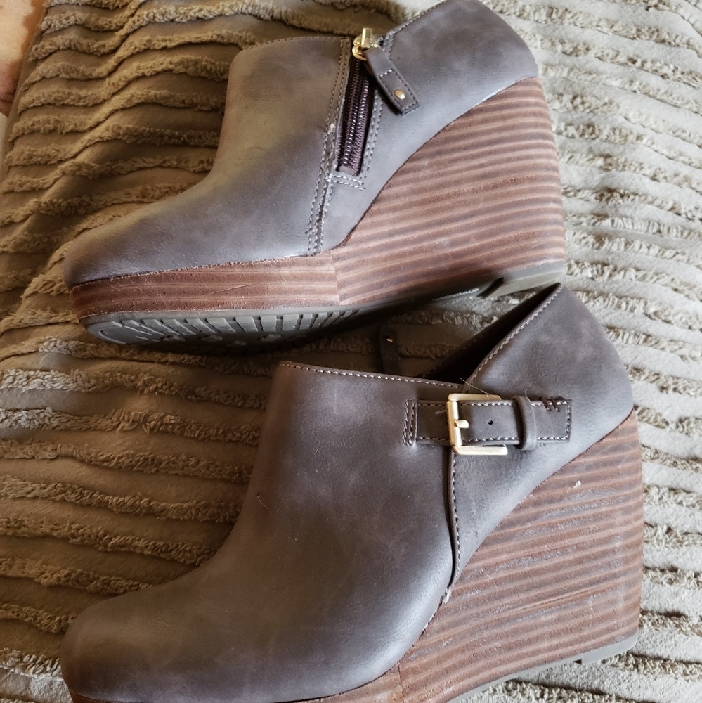 Shoes/booties